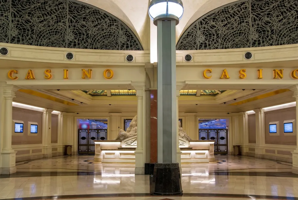 Entrance hall to the Fallsview Casino floor